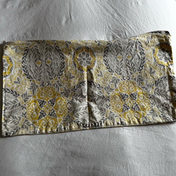 Throw pillow covers, set of two - Picture 3 of 4